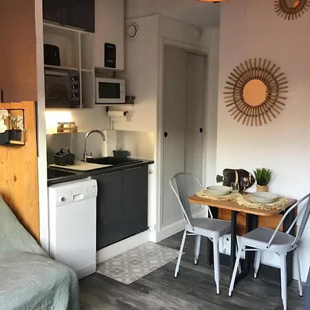 Avec Piscine * אגדה